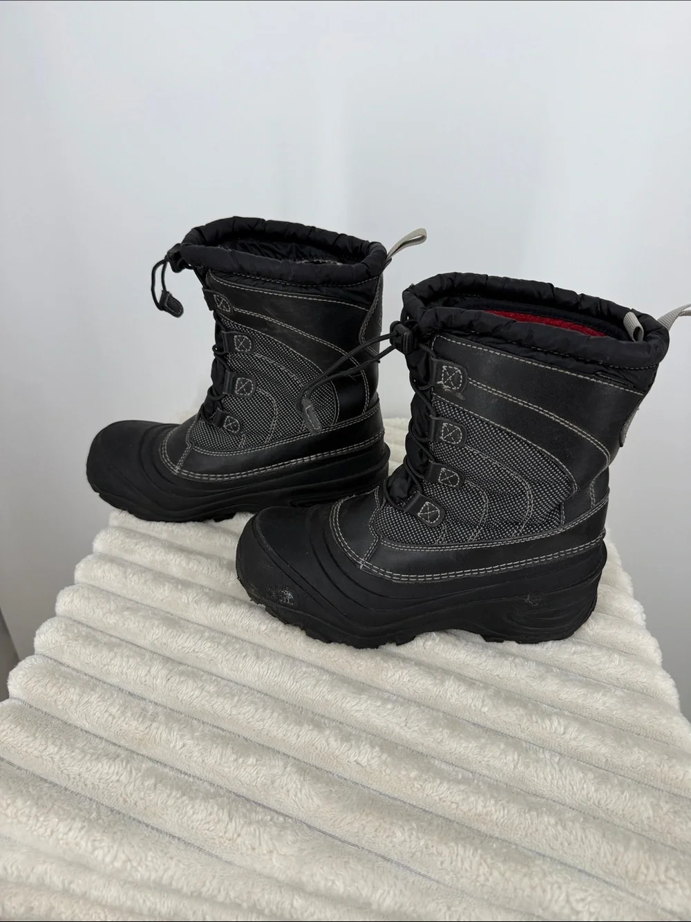 The North Face Kids' Alpenglow V Waterproof Winter Boots Sz youth 5